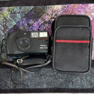 Pentax Zoom 70R Black Camera with Case